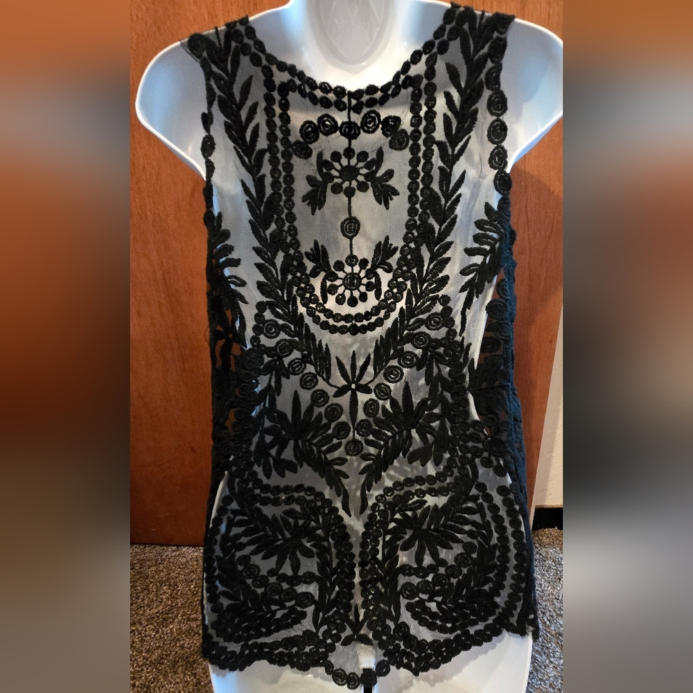 Anthropologie Beautiful Black Lace Floral Sheer Top SzM - Picture 7 of 8